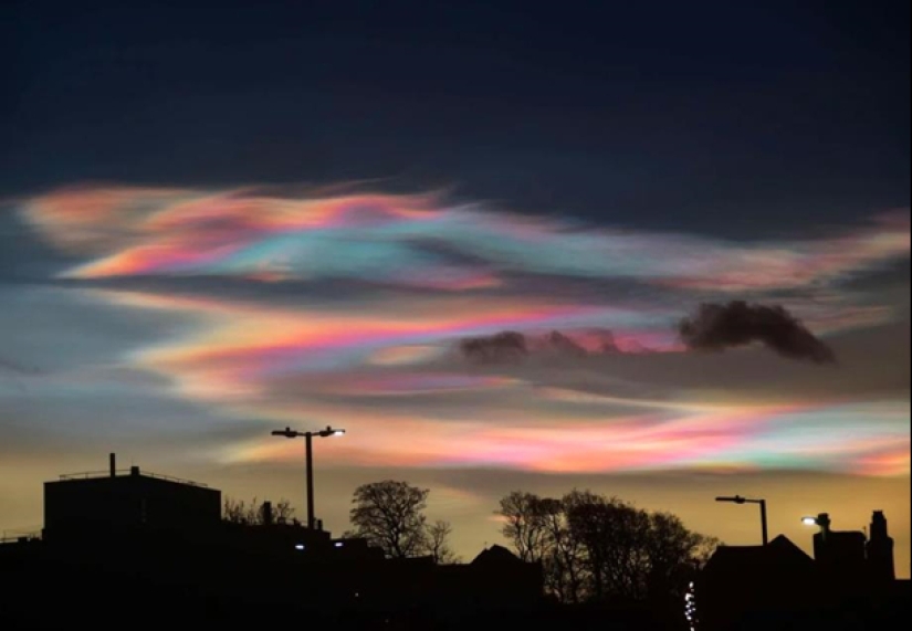 Tipos raros de nubes invernales: ¿cómo son las nubes “perla” y “madreperla”?