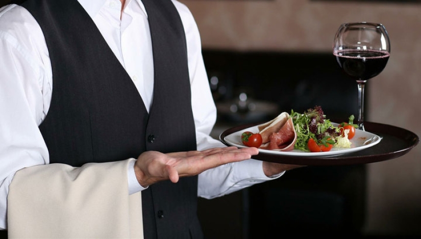 To give or not to give: 4 situations in which you can not leave the waiter a tip