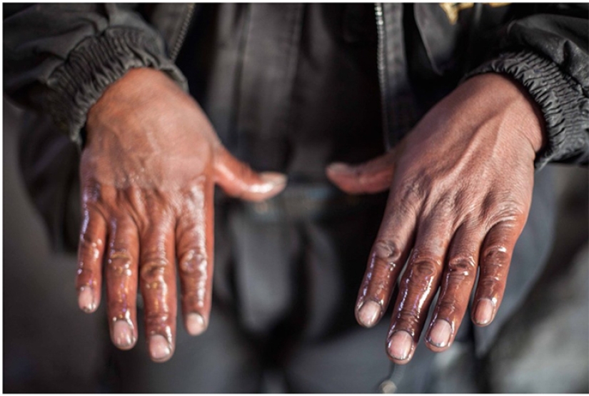 To live on the moon To live on the moon