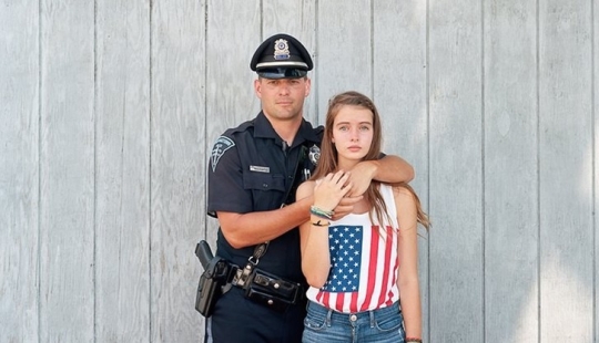 Tocando a extraños: Extraños abrazándose