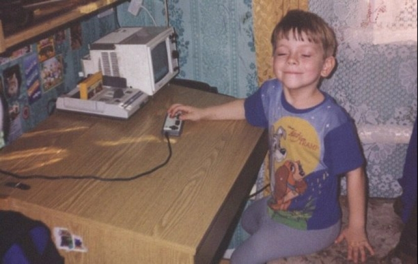 "Todo el país está bebiendo, y yo estoy jugando a Dendy" "Todo el país está bebiendo, y yo estoy jugando a Dendy"