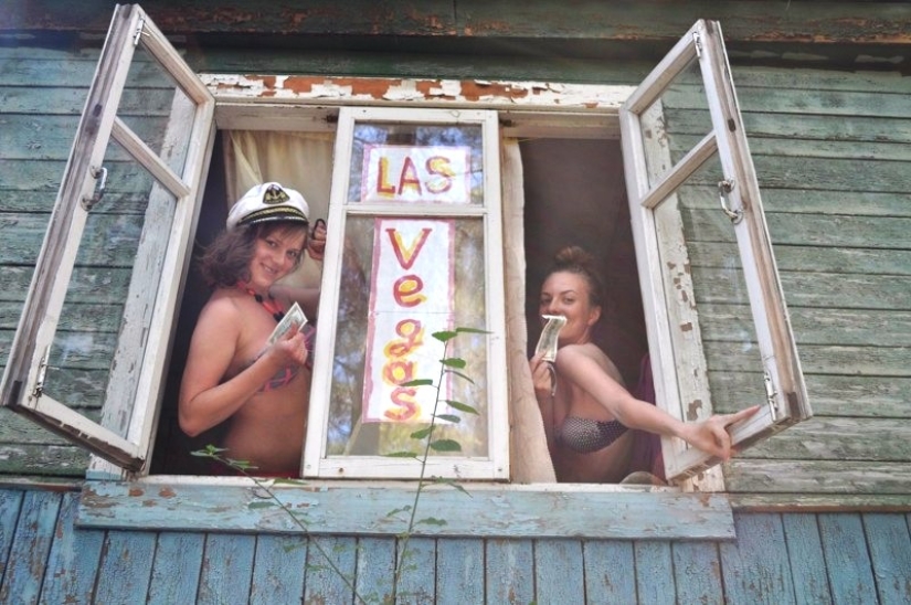 Trash in the fresh air: the Russian village is more alive than all the living Trash in the fresh air: the Russian village is more alive than all the living