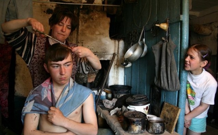 Trash in the fresh air: the Russian village is more alive than all the living Trash in the fresh air: the Russian village is more alive than all the living