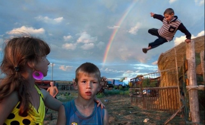 Trash in the fresh air: the Russian village is more alive than all the living Trash in the fresh air: the Russian village is more alive than all the living