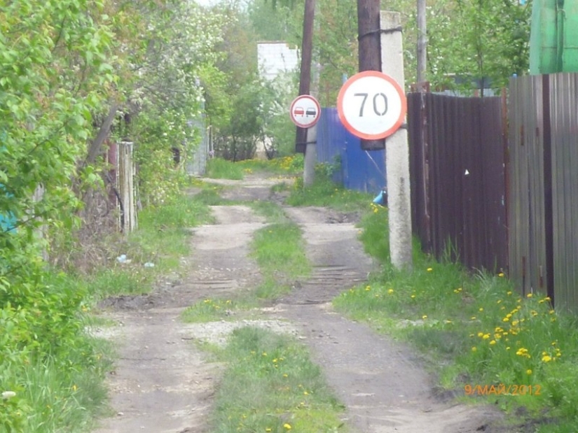Trash in the fresh air: the Russian village is more alive than all the living Trash in the fresh air: the Russian village is more alive than all the living