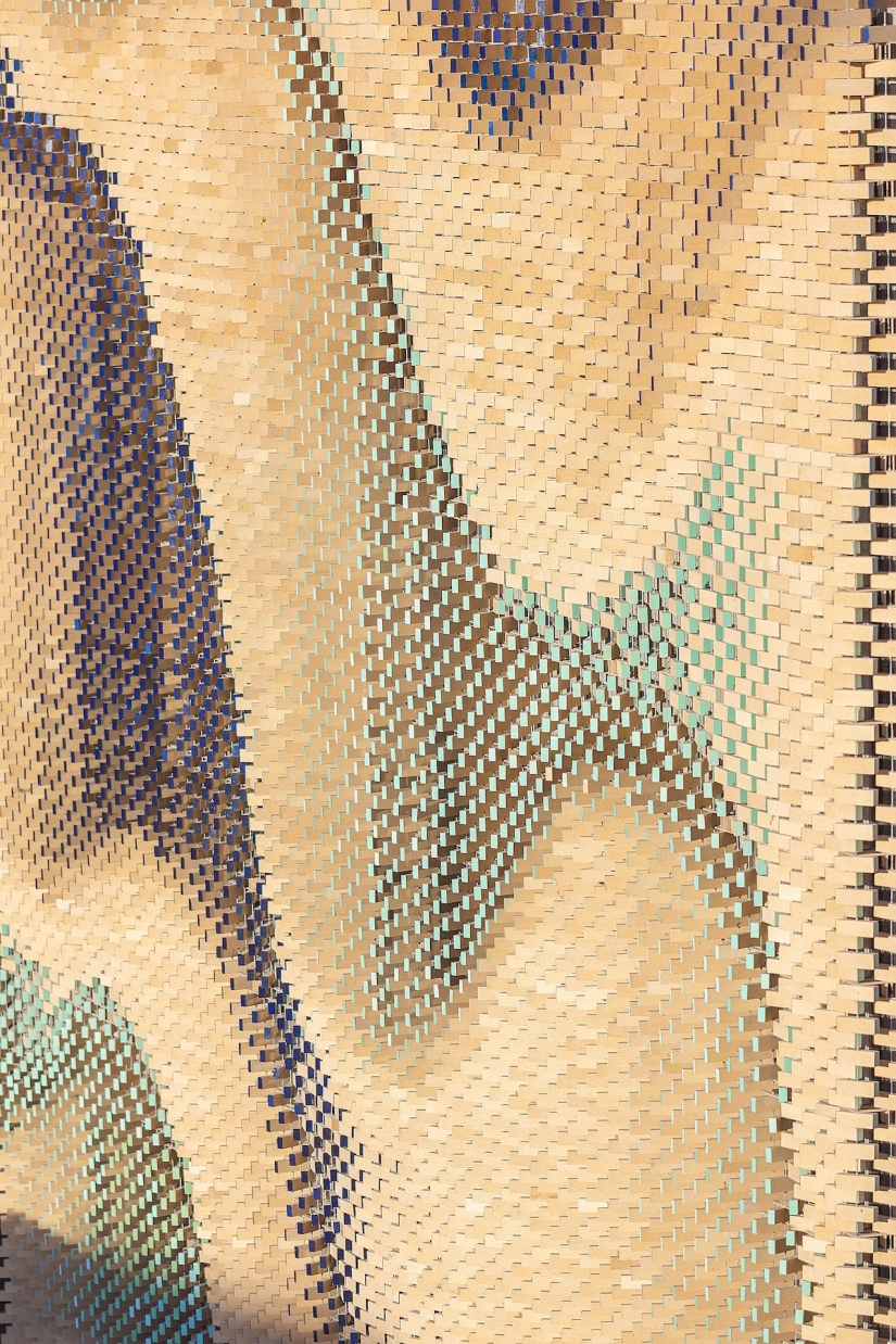 Un arquitecto de Irán ha creado un muro paramétrico de ladrillos rotativos Un arquitecto de Irán ha creado un muro paramétrico de ladrillos rotativos