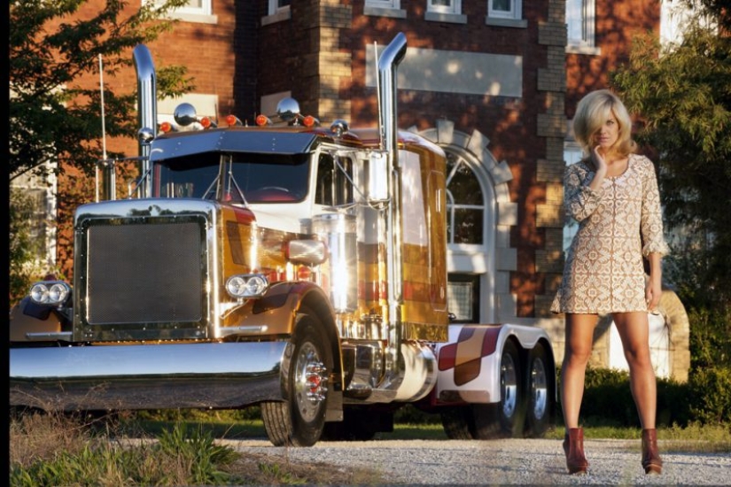 Un clásico Americano: camiones Peterbilt y la belleza de piernas largas Un clásico Americano: camiones Peterbilt y la belleza de piernas largas