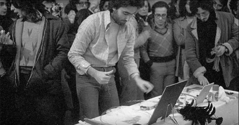 Un experimento terrible: la artista estuvo atenta durante 6 horas y permitió que la audiencia hiciera cualquier cosa con ella Un experimento terrible: la artista estuvo atenta durante 6 horas y permitió que la audiencia hiciera cualquier cosa con ella