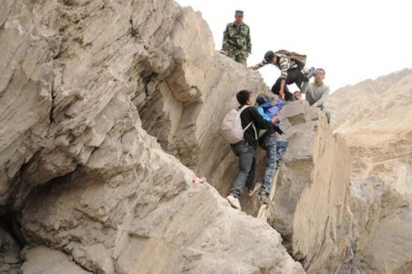 Un peligroso camino a la escuela