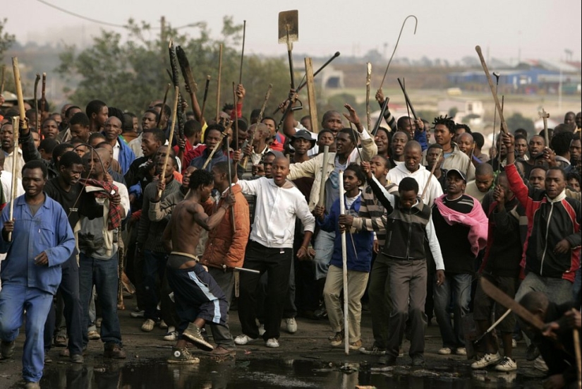 Un símbolo de paz con un pasado sangriento: por qué Nelson Mandela recibió cadena perpetua Un símbolo de paz con un pasado sangriento: por qué Nelson Mandela recibió cadena perpetua