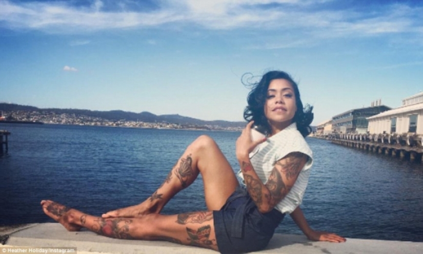 Una ex colegiala mormona se ha convertido en la más inusual sword swallower en el mundo