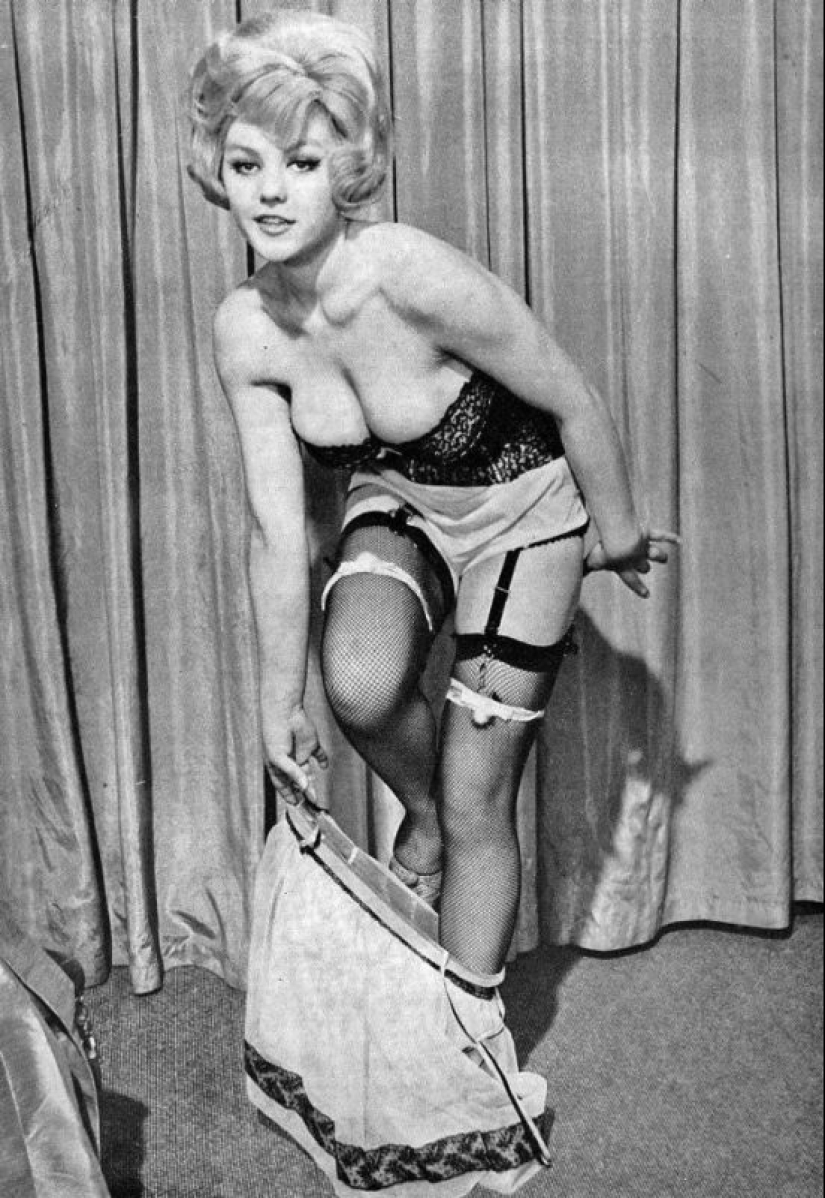 Una sexy Margaret Nolan: Tetona sexo bomba de mojigata Inglaterra