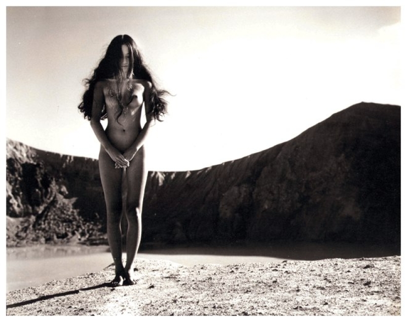 Unique erotic project &quot;Women of the Sea&quot; by Japanese photographer Iwase Yoshiyuki