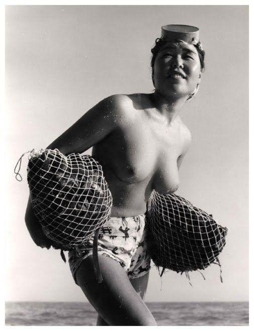 Unique erotic project &quot;Women of the Sea&quot; by Japanese photographer Iwase Yoshiyuki