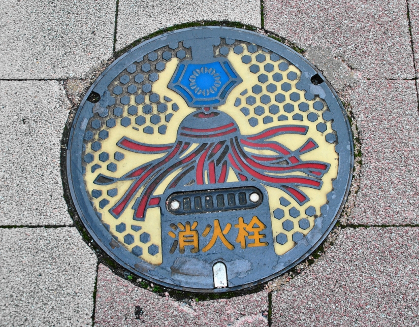 Unusual street art: manholes from Japan Unusual street art: manholes from Japan