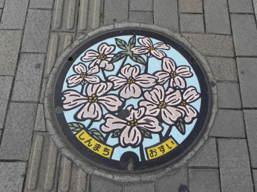 Unusual street art: manholes from Japan Unusual street art: manholes from Japan