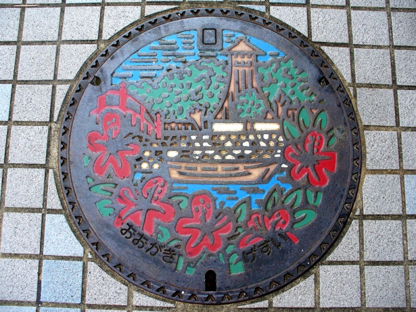 Unusual street art: manholes from Japan Unusual street art: manholes from Japan