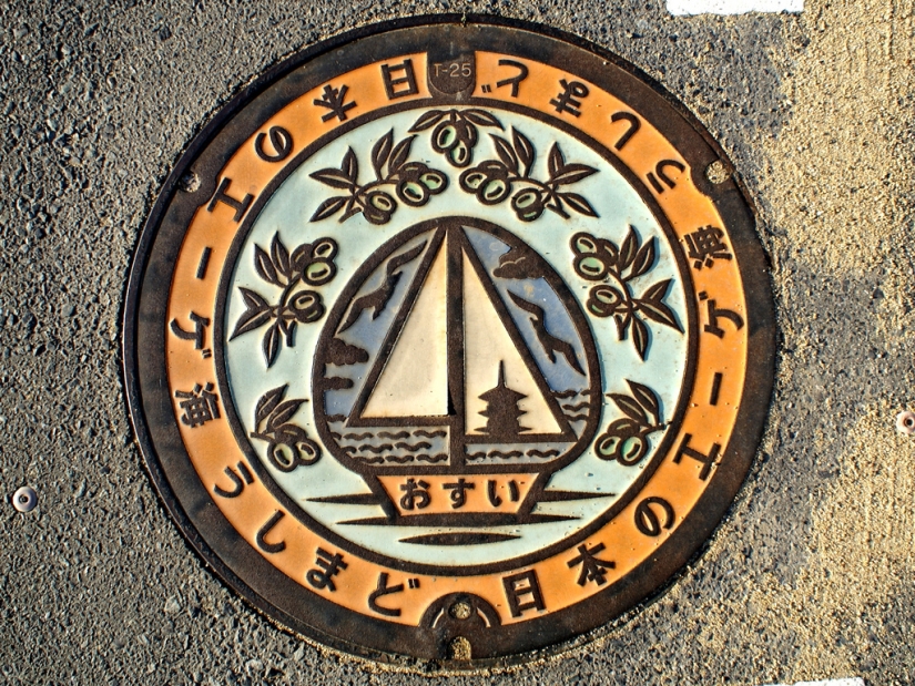 Unusual street art: manholes from Japan Unusual street art: manholes from Japan