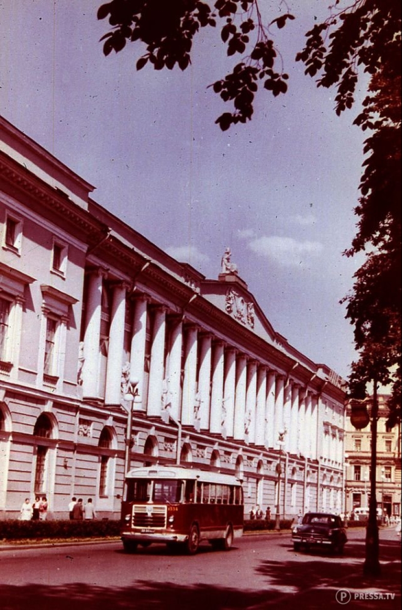 URSS en color: fotografías de las calles de Leningrado en la década de 1960 del año