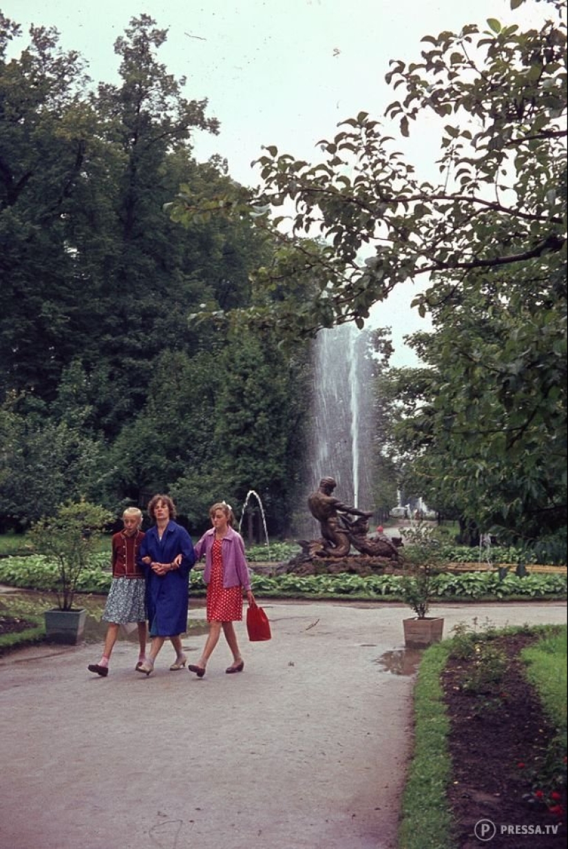 USSR in color: photographs of streets of Leningrad in the 1960s of the year