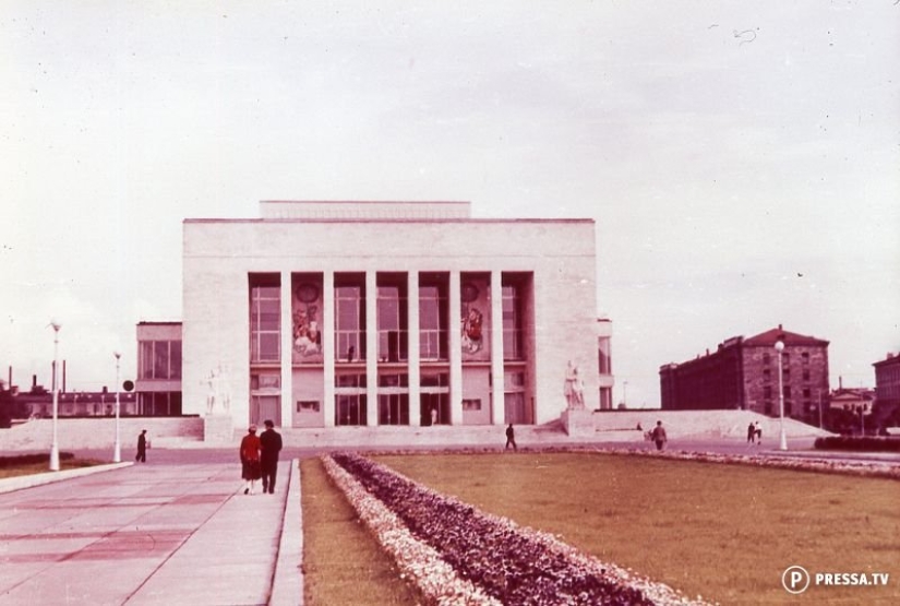 USSR in color: photographs of streets of Leningrad in the 1960s of the year