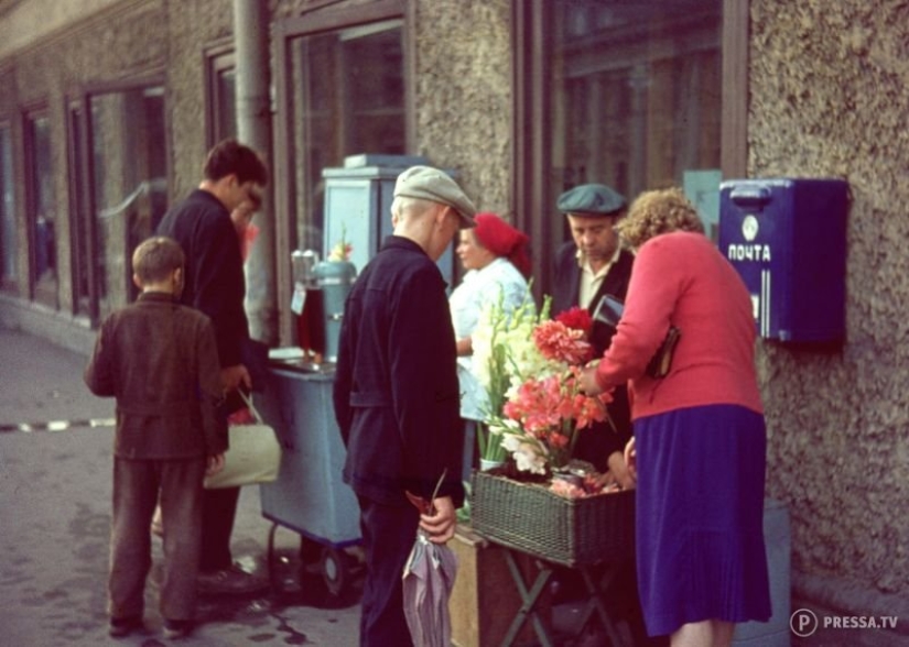 USSR in color: photographs of streets of Leningrad in the 1960s of the year