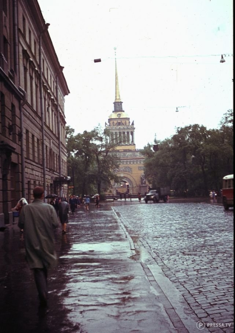 USSR in color: photographs of streets of Leningrad in the 1960s of the year