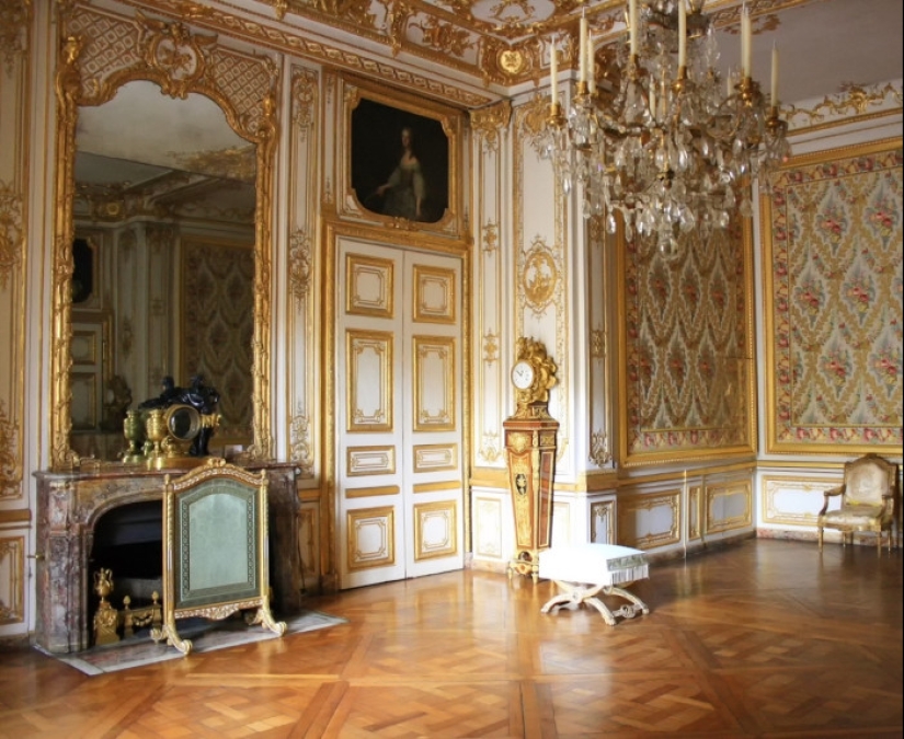 Versailles — a magnificent palace in which there was not a single toilet