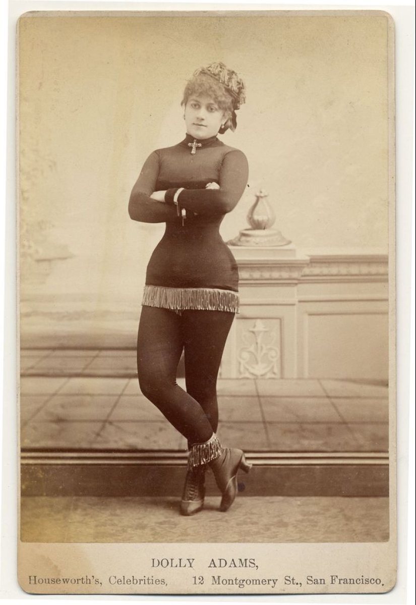 Victorian era burlesque dancers