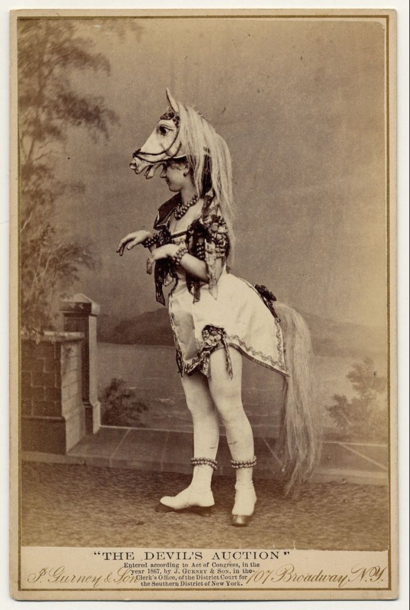 Victorian era burlesque dancers