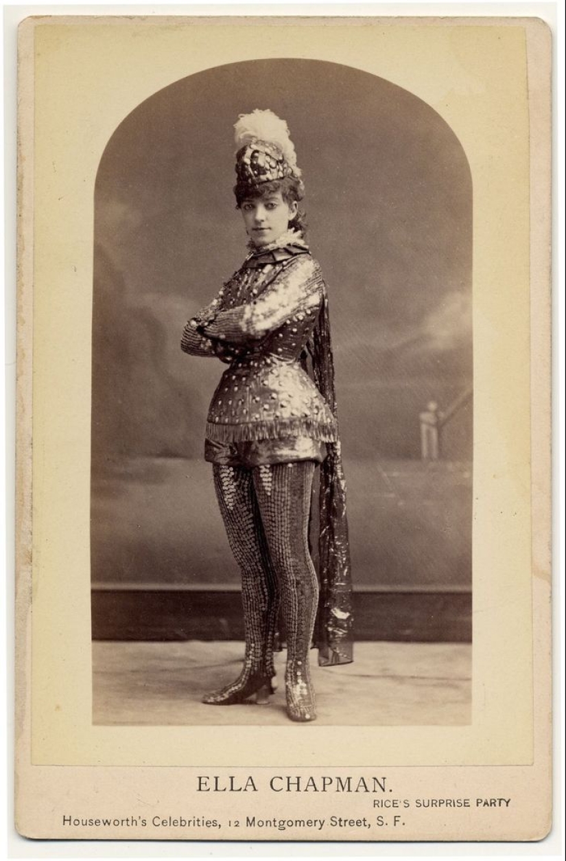 Victorian era burlesque dancers