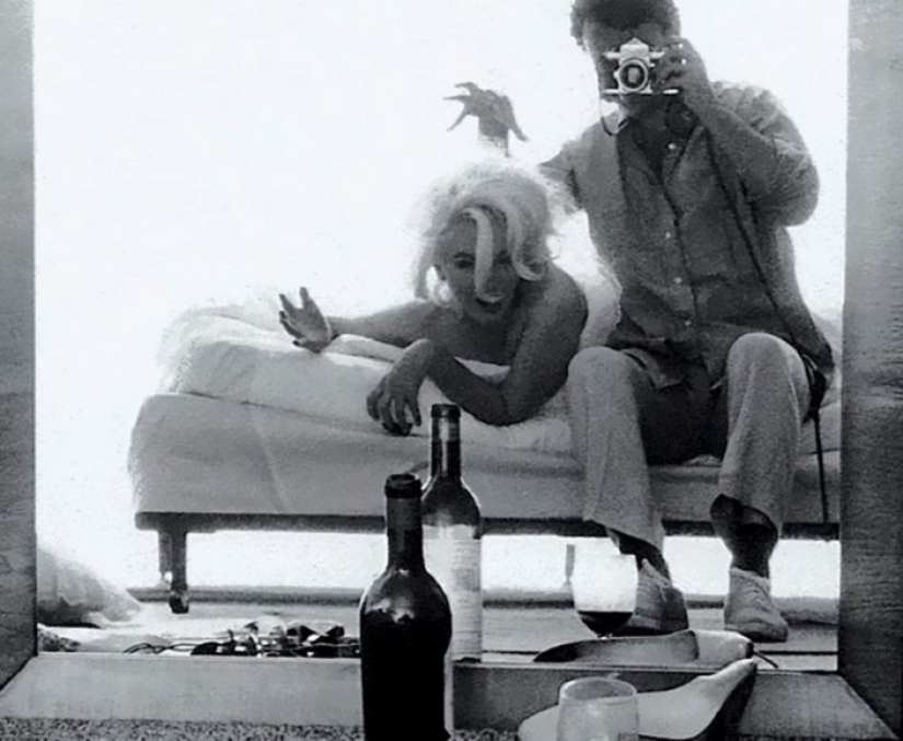 Vintage Celebrity Selfies Taken before It became Mainstream