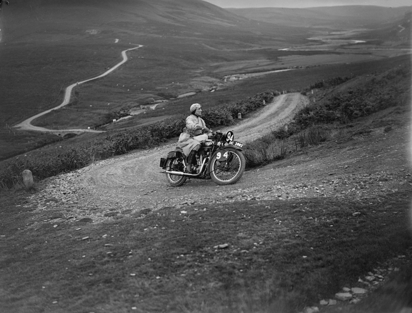 Vintage photos of cool girls on motorcycles Vintage photos of cool girls on motorcycles