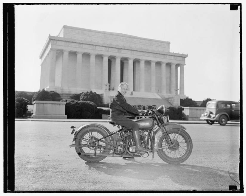 Vintage photos of cool girls on motorcycles Vintage photos of cool girls on motorcycles