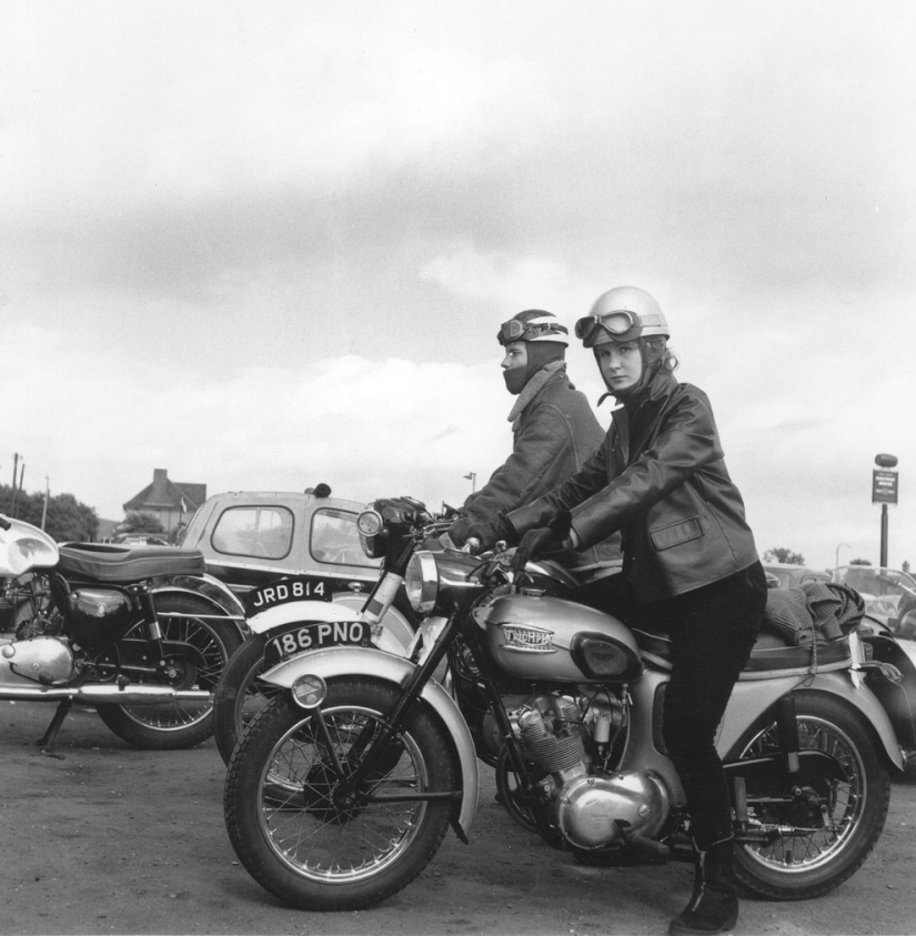 Vintage photos of cool girls on motorcycles Vintage photos of cool girls on motorcycles