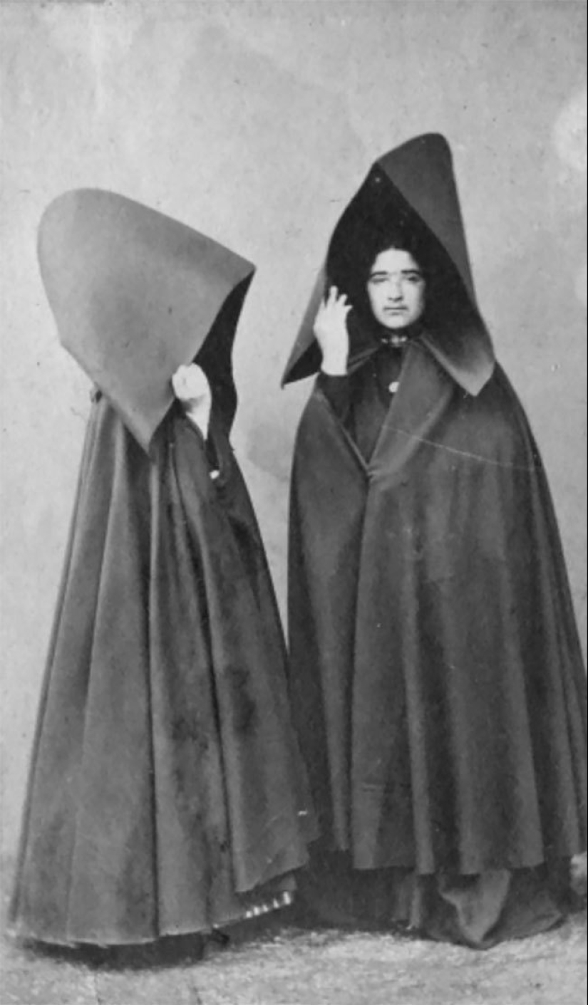 Vintage photos of Portuguese women in giant hoods from the Azores Vintage photos of Portuguese women in giant hoods from the Azores