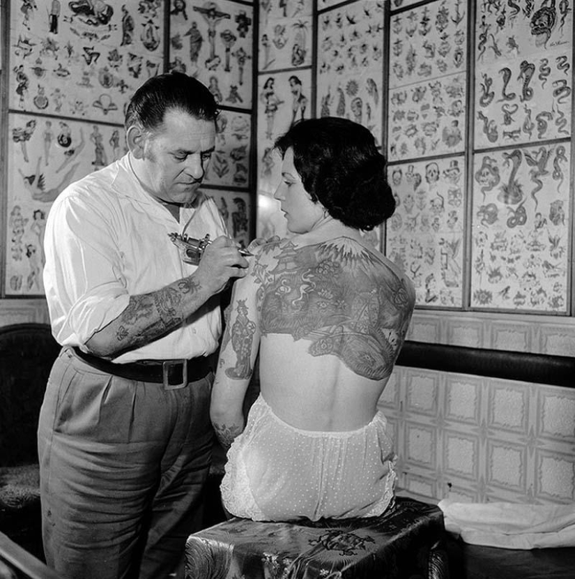 Vintage portraits of tattooed women