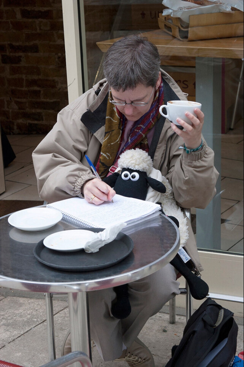 "Visual Diary" by Street Photographer David Gibson "Visual Diary" by Street Photographer David Gibson