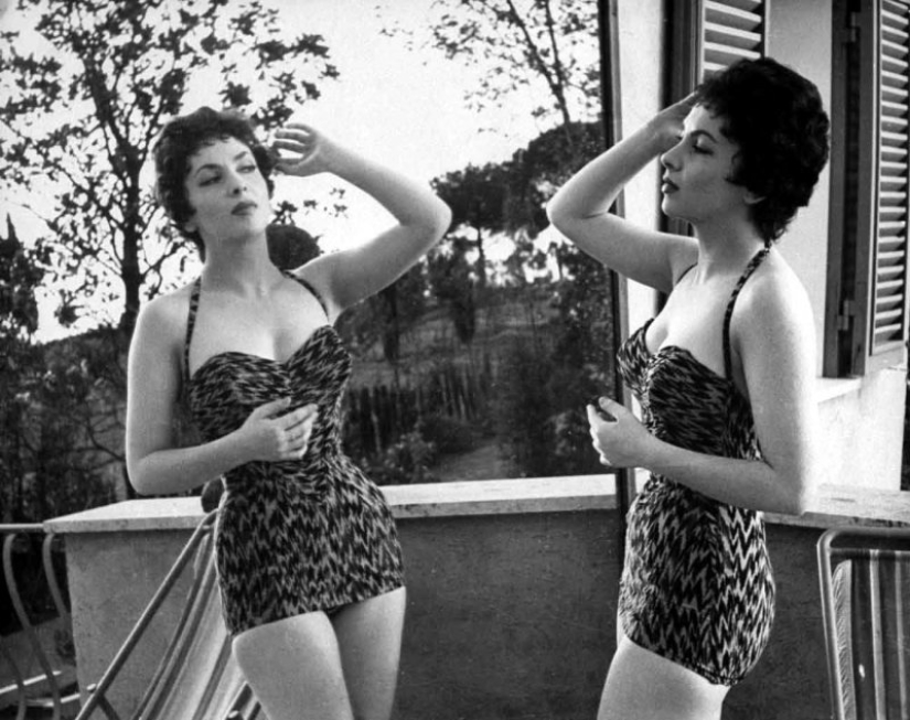 ¡Viva el verano! Fotos antiguas de bellezas famosas en la playa.