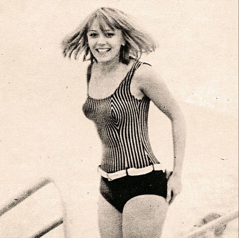 ¡Viva el verano! Fotos antiguas de bellezas famosas en la playa.