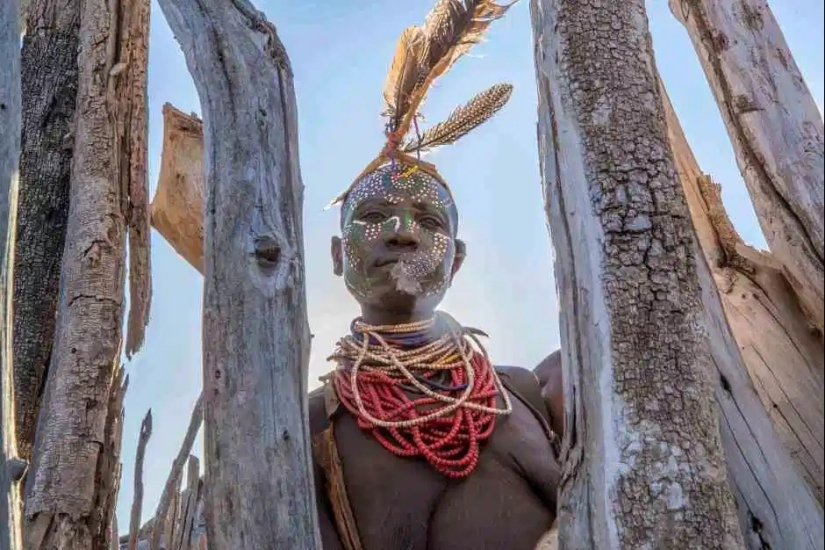 War paint and superstition wild: amazing pictures Karo tribe War paint and superstition wild: amazing pictures Karo tribe