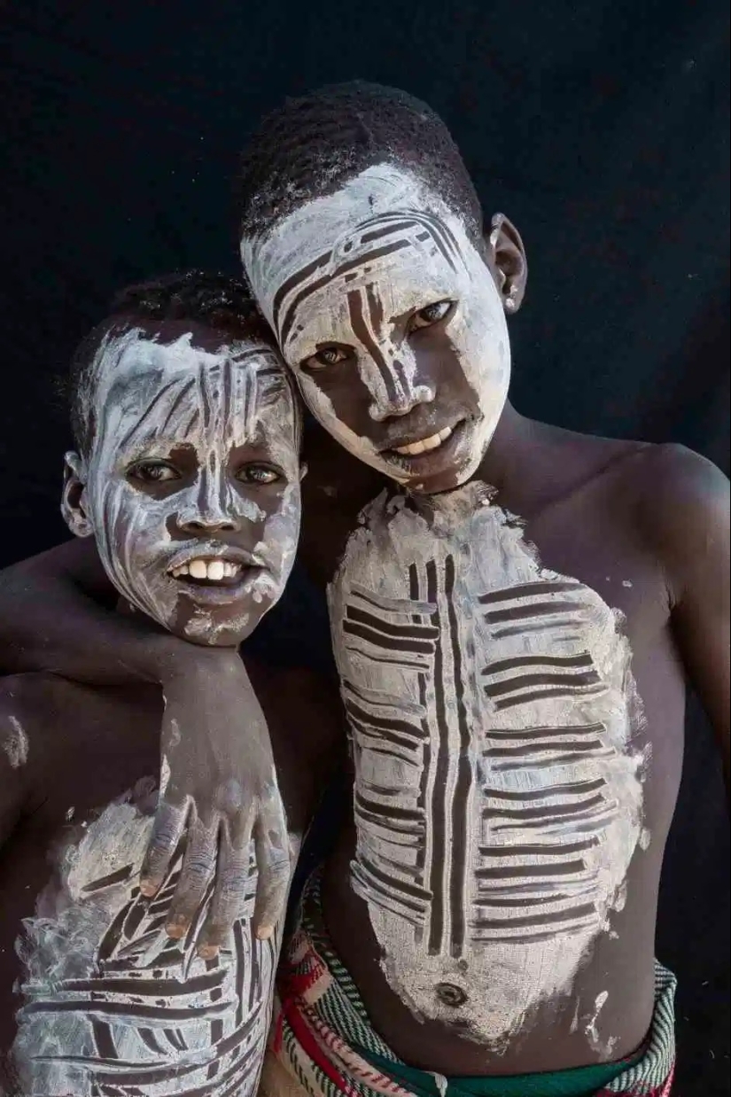 War paint and superstition wild: amazing pictures Karo tribe War paint and superstition wild: amazing pictures Karo tribe