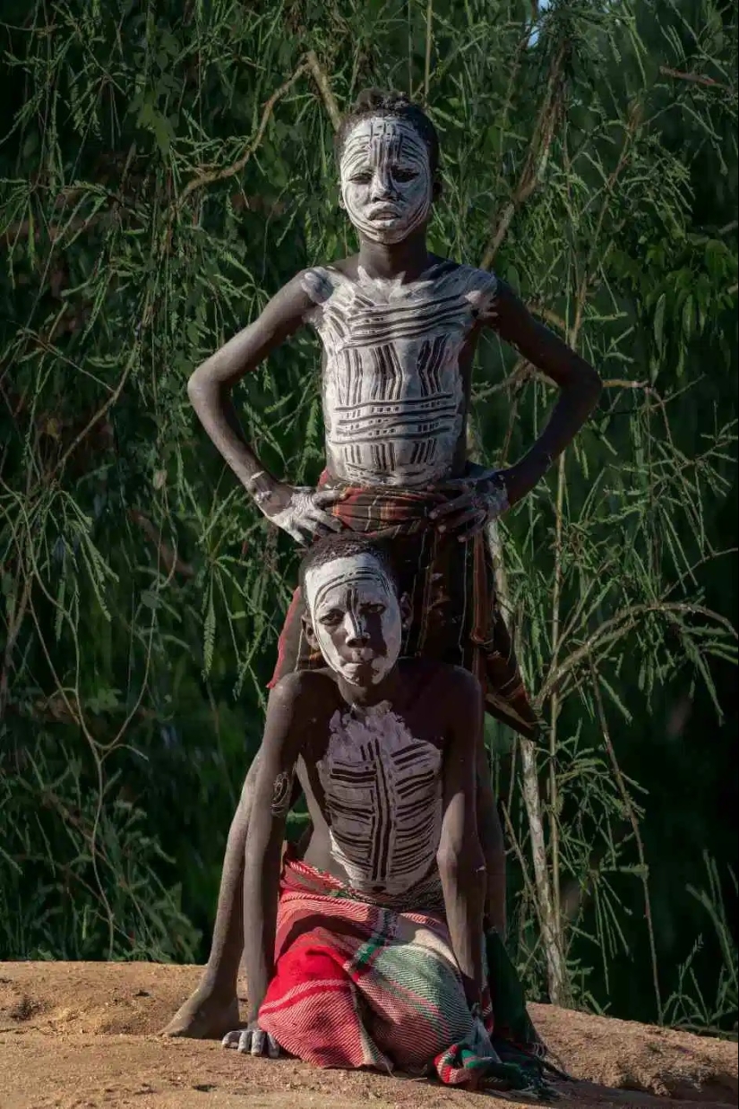 War paint and superstition wild: amazing pictures Karo tribe War paint and superstition wild: amazing pictures Karo tribe