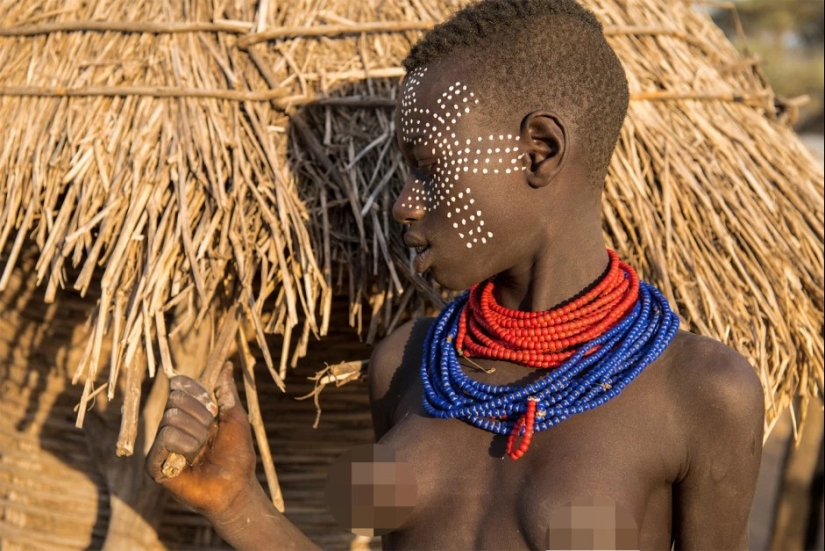 War paint and superstition wild: amazing pictures Karo tribe War paint and superstition wild: amazing pictures Karo tribe