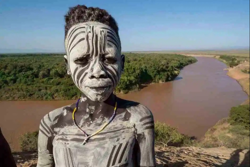 War paint and superstition wild: amazing pictures Karo tribe War paint and superstition wild: amazing pictures Karo tribe