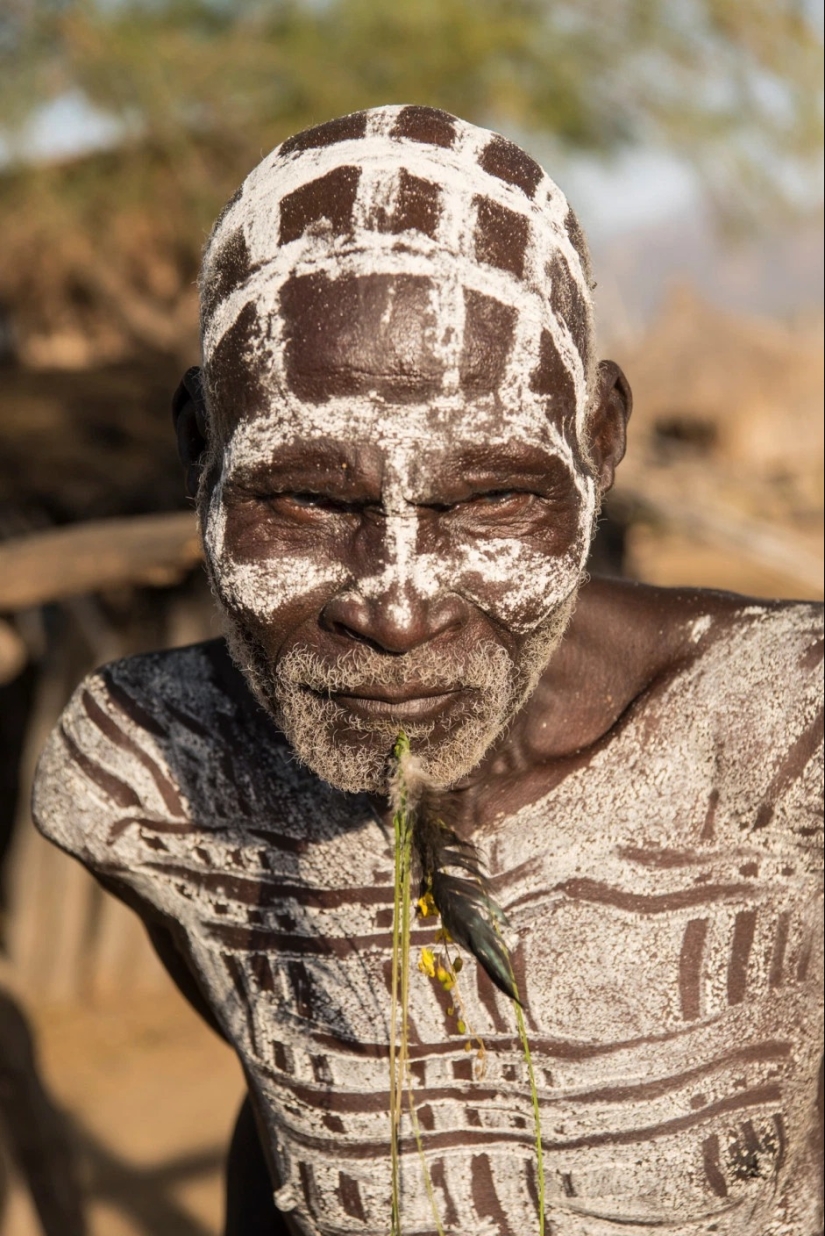 War paint and superstition wild: amazing pictures Karo tribe War paint and superstition wild: amazing pictures Karo tribe