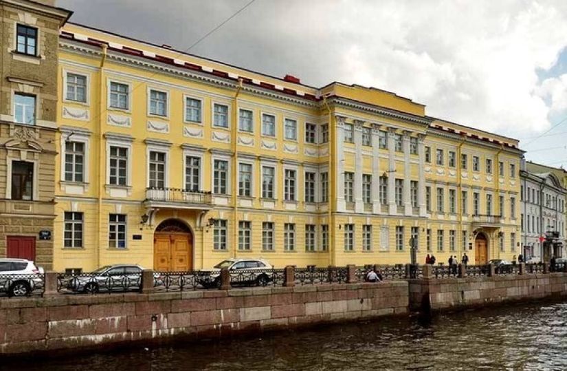 Was there a chance to save Pushkin after the duel? Opinion of modern specialists