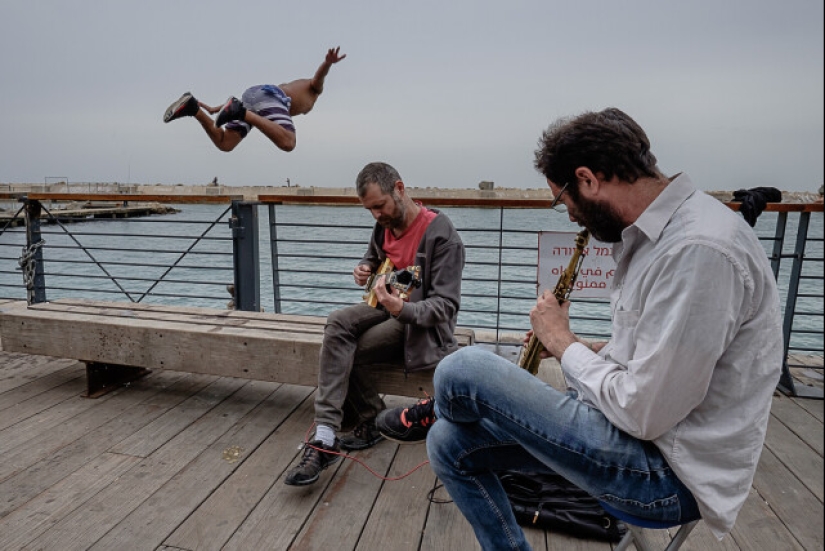 "We shoot to make people ask questions": a selection of photos desperately demanding explanations