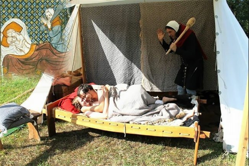 Weird and funny medieval reconstruction drawings