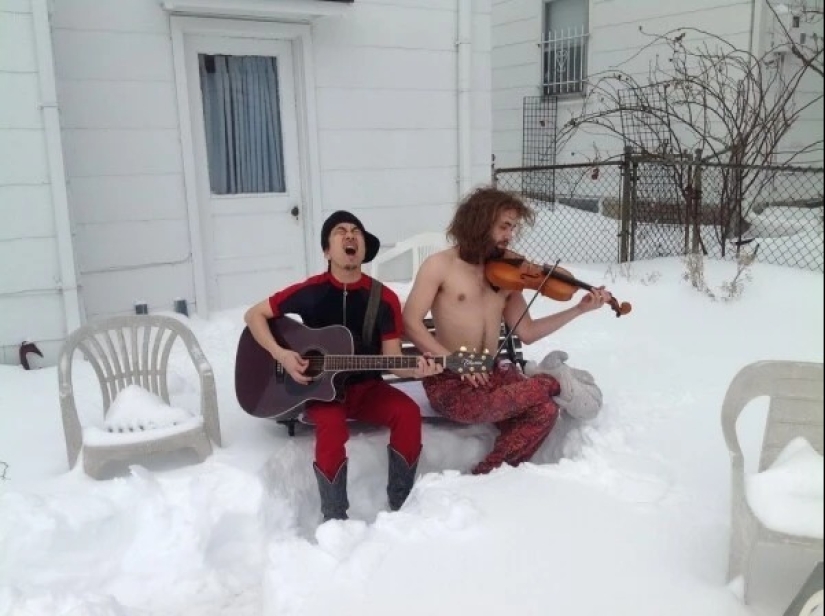 What are you doing here?" 22 strange photos that will puzzle anyone